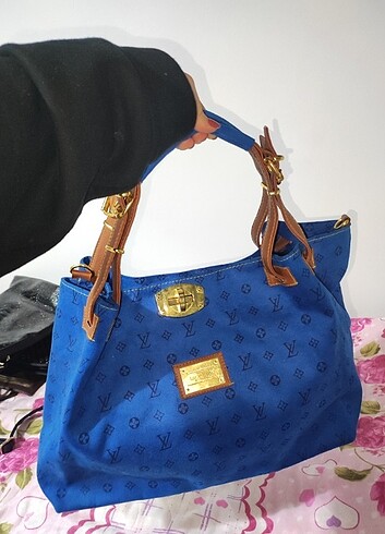 Mavi Louis Vuitton çanta 