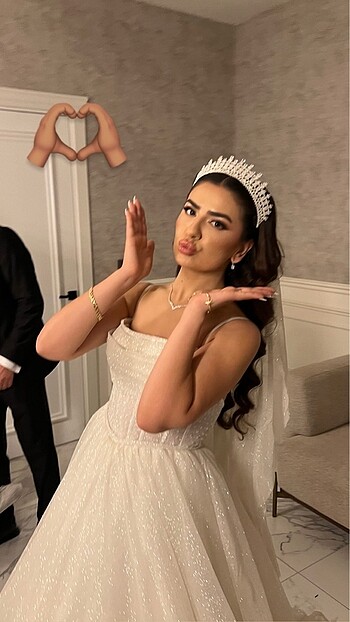 Zirkon taşlı taç