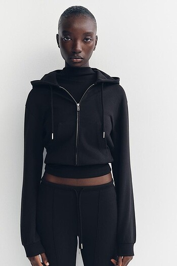 INTERLOK ÖRGÜ CROP SWEATSHIRT