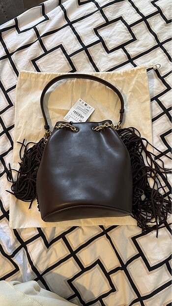 Zara PÜSKÜLLÜ SİLİNDİR ÇANTA
