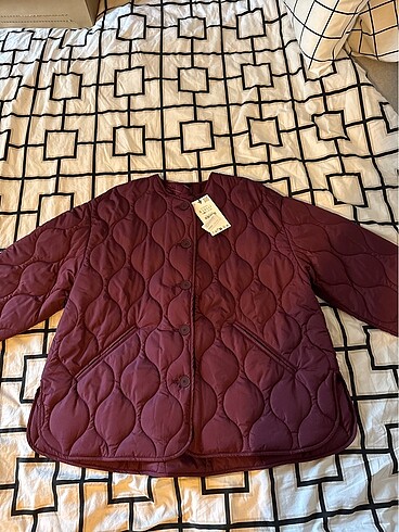 Zara SU GEÇİRMEZ KAPİTONE MONT