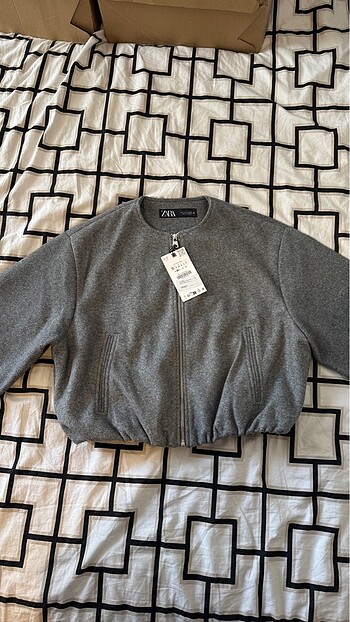 Zara ELASTİK KENARLI YUMUŞAK BOMBER CEKET