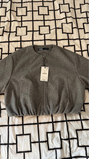 Zara ELASTİK KENARLI YUMUŞAK BOMBER CEKET