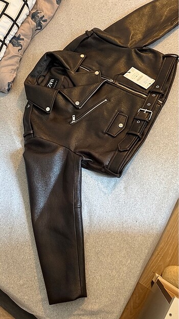 l Beden Zara PARLAK EFEKTLİ BIKER CEKET