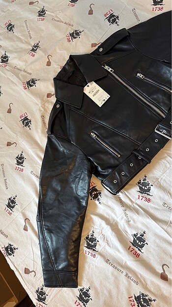 m Beden siyah Renk Zara SUNİ DERİ CROP BIKER CEKET