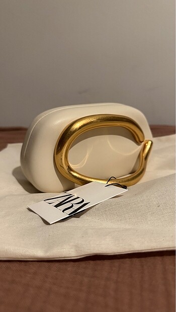 Zara ALTIN KLİPSLİ KUTU ÇANTA