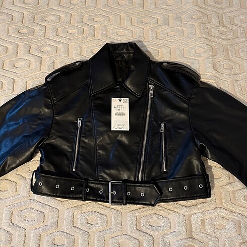 m Beden siyah Renk ZARA SUNİ DERİ CROP BIKER CEKET