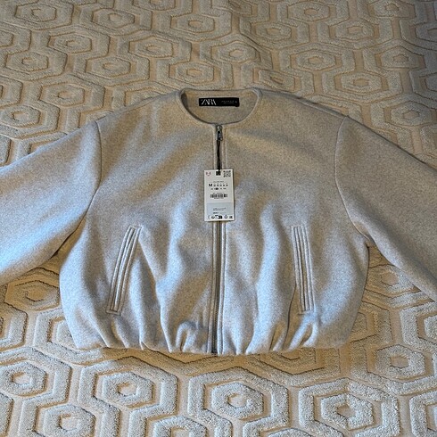 xs Beden beyaz Renk ZARA ELASTİK KENARLI YUMUŞAK BOMBER CEKET