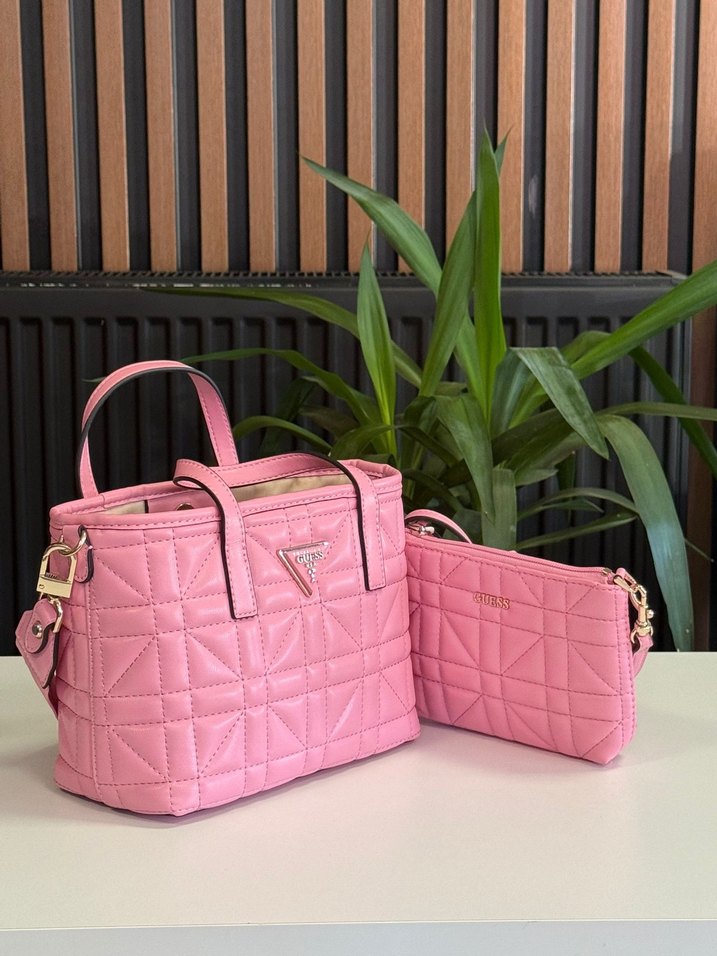 Guess Pembe Kare Desenli Fermuarlı Kadın Çanta - Görsel 3