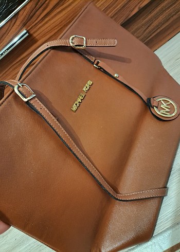 Michael kors canta suni deri omuz buyuk boy ici bolmeli taba - Görsel 2