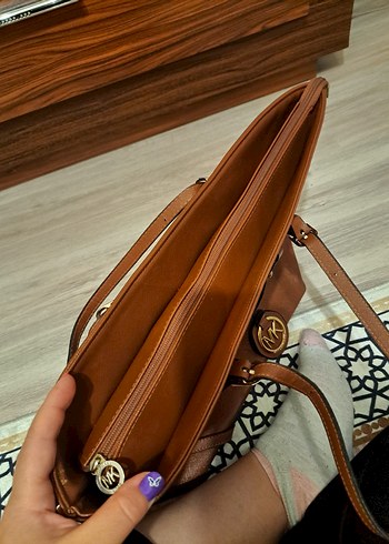 Michael kors canta suni deri omuz buyuk boy ici bolmeli taba - Görsel 3