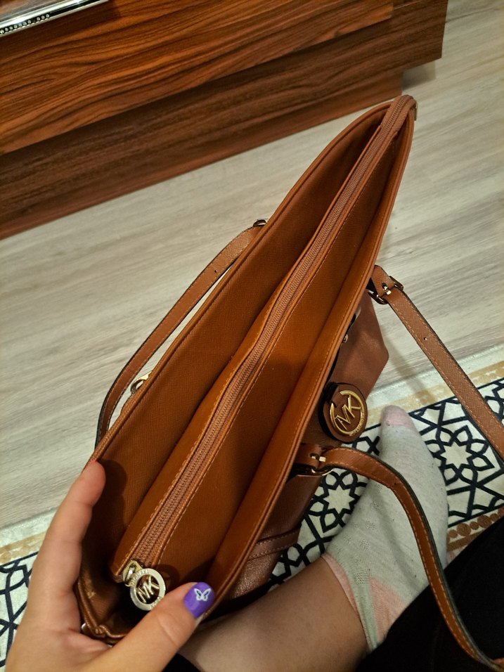 Michael kors canta suni deri omuz buyuk boy ici bolmeli taba - Görsel 3