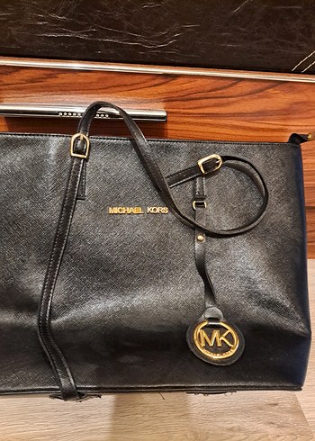 Michael Kors Siyah Suni Deri Kadın Çanta