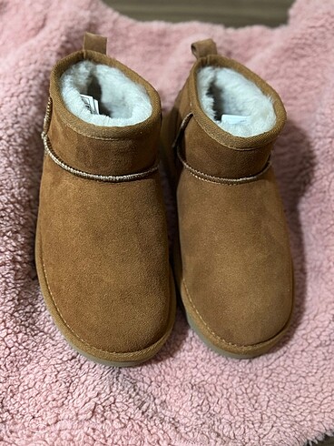 Ugg model ayakkabi