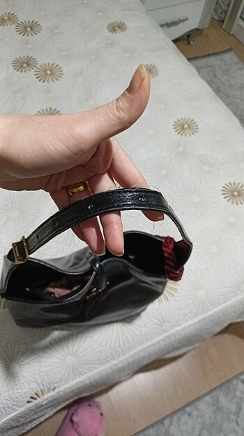 Yves Saint Laurent Kol çantası