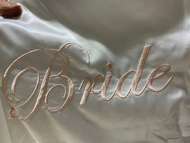 Diğer yan bagcıklı bride sabahlık