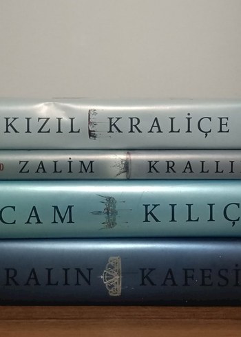 Aveyard'ın Kral Serisi 4 Kitap Seti