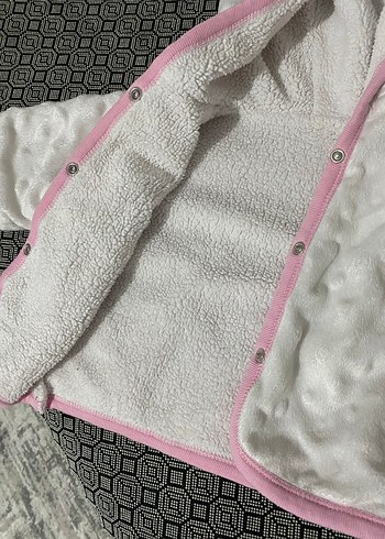 Beyaz düğmeli bebek kalın hırka - Görsel 4