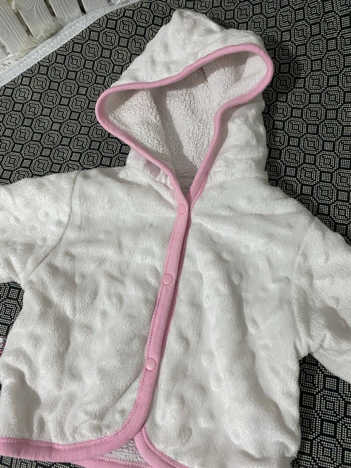 Beyaz düğmeli bebek kalın hırka - Görsel 2