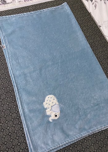 Mavi Nakışlı Bebek Battaniyesi - Görsel 2