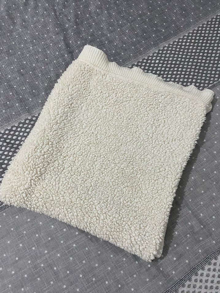 Beyaz Örgü Çocuk Battaniyesi - Görsel 3