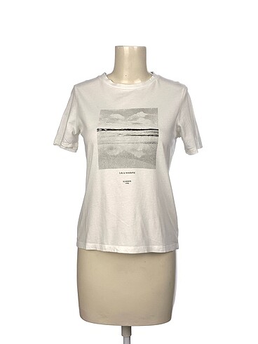 Mango T-shirt %70 İndirimli.