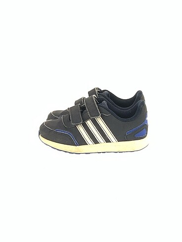 Adidas Spor Ayakkabı %70 İndirimli.
