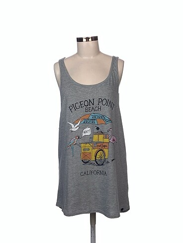 Pull and Bear T-shirt %70 İndirimli.