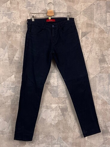 Zara Skinny %70 İndirimli.