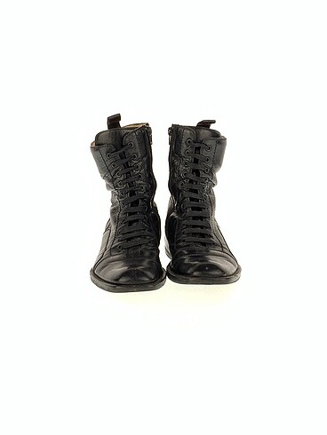 42 Beden Kenneth Cole Bot %70 İndirimli.