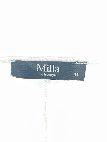 34 Beden beyaz Renk Trendyol & Milla Bluz %70 İndirimli.