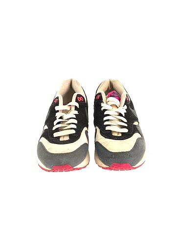 40 Beden Nike Spor Ayakkabı %70 İndirimli.