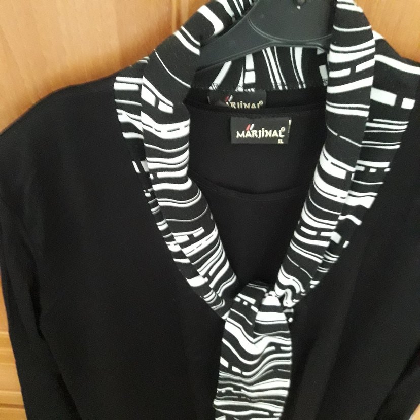 V Yaka Zebra Desenli Siyah Kadın Bluz - Görsel 3