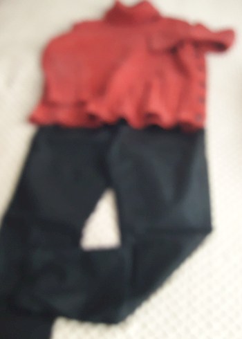 Kırmızı Düğmeli Boğazlı Kadın Kazak pantolon. - Görsel 3