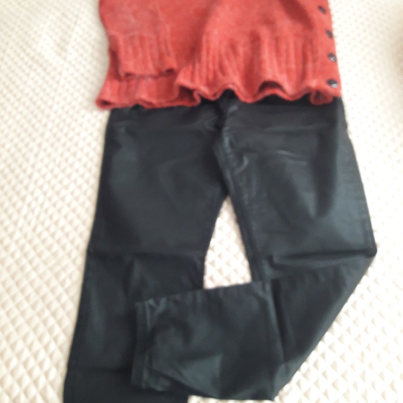 Kırmızı Düğmeli Boğazlı Kadın Kazak pantolon. - Görsel 4