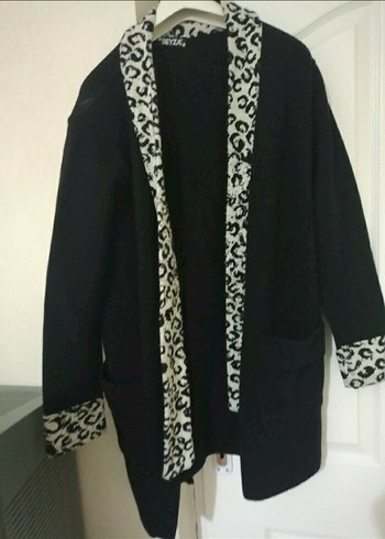 Siyah Yılan Desenli Uzun Kadın Kaban - Görsel 3