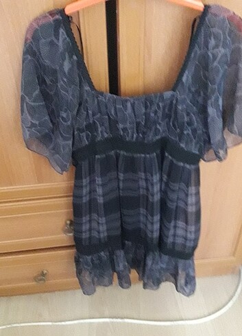 Yeni ürün tül detaylı bluz ve mini elbise olarak giyilir.