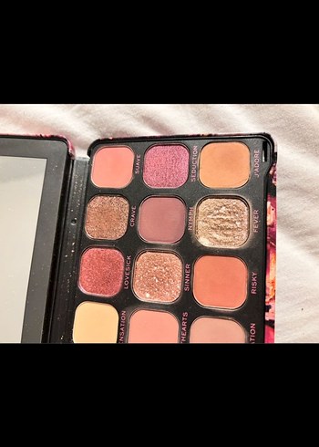 Beden Revolution Far Paleti/ Ruj/ Eyeliner Set