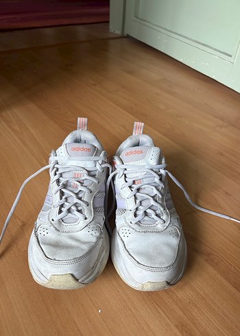 Beyaz Adidas Bağcıklı Spor Ayakkabı