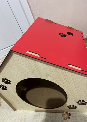 Kırmızı Çatılı Ahşap Kedi Evi - Görsel 2