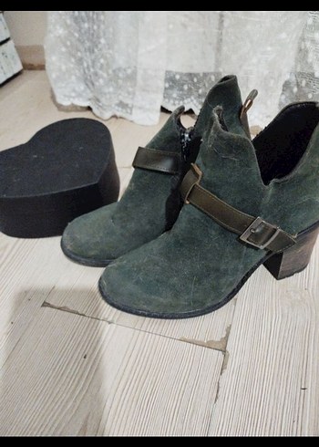 Gri Süet Kadın Botları, Tokalı, Topuklu - Görsel 3