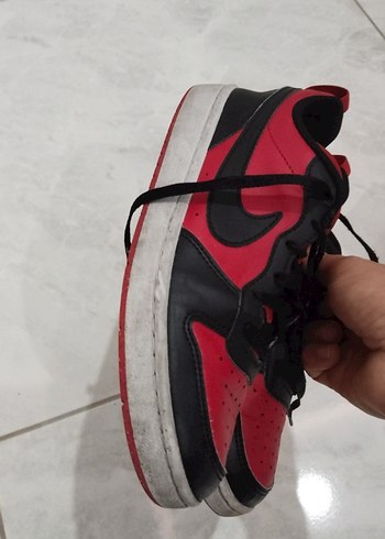38 Beden Nike Kırmızı Siyah Bağcıklı spor Ayakkabısı
