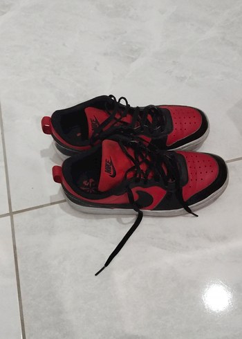 Nike Nike Kırmızı Siyah Bağcıklı spor Ayakkabısı