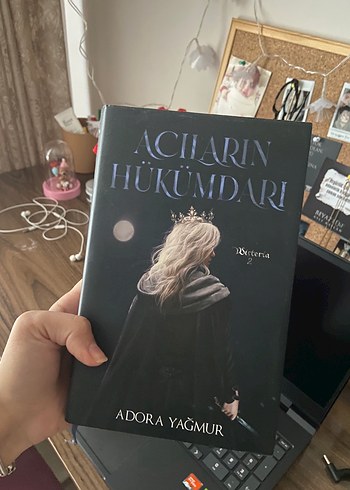 Acıların Hükümdarı - Adora Yağmur