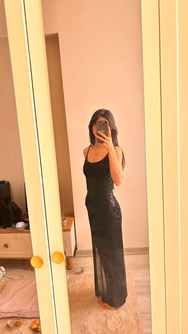 Siyah V Yaka İnce Askılı Midi Elbise - Görsel 3