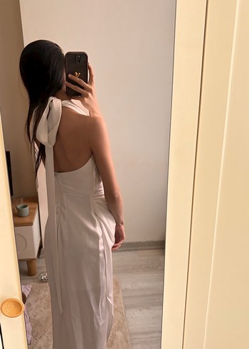 Beyaz Drapeli Midi Elbise - Görsel 3