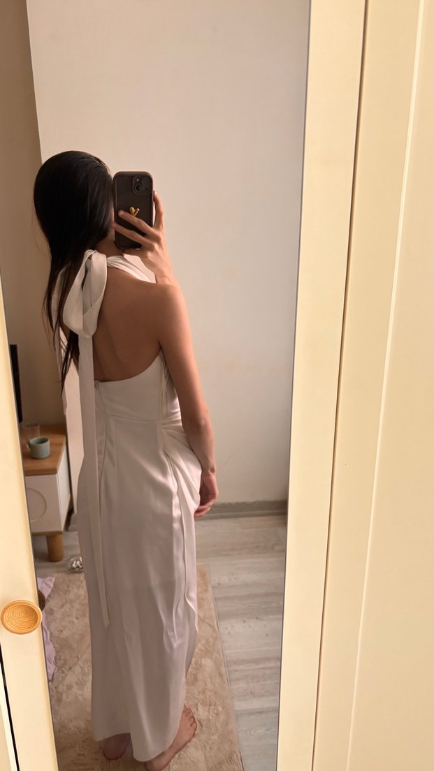 Beyaz Drapeli Midi Elbise - Görsel 3