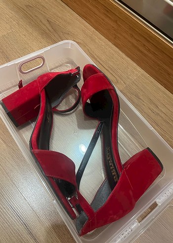 Diğer Kirmizi Suet Topuklu Sandalet