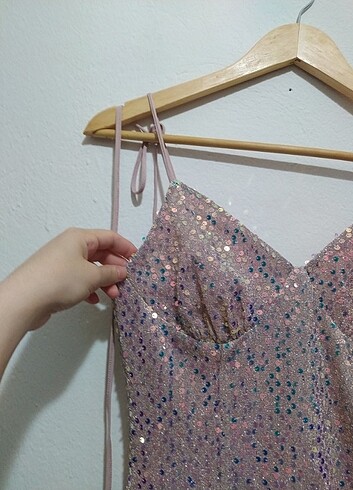 Pullu pembe mini elbise