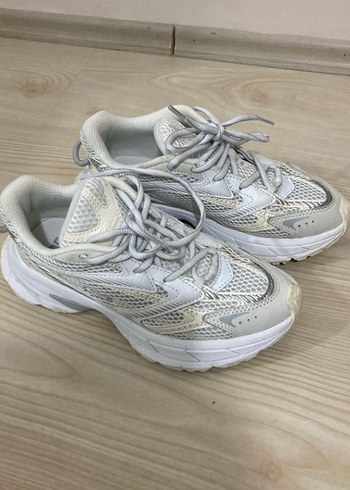 Lacoste Beyaz Bagcikli Yilan Desenli Spor Ayakkabi